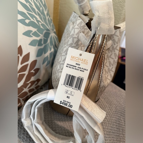 Michael Kors- REED 35S4G6RM6M VANL/PLGOLD MD BELTED BUCKT MSGR - NWT - Picture 6 of 16